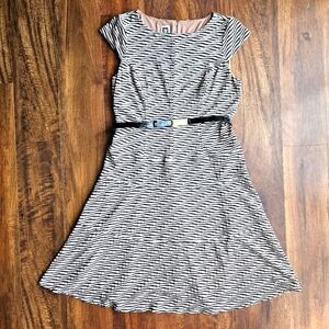 Ann Klein black and tan cap sleeve dress with belt